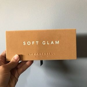 Anastasia soft glam palette